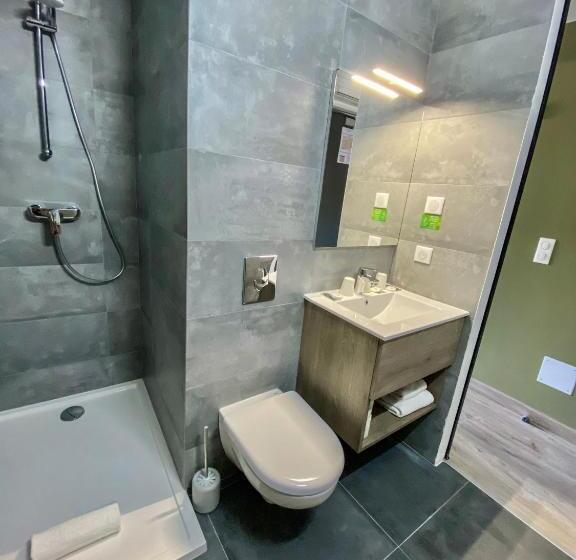 プールビュースタンダードルーム, Maria Stella