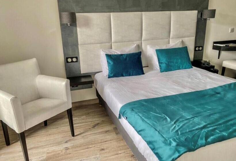 ジュニアスイート, Maria Stella