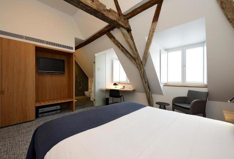 프레스티지 룸, Messeyne