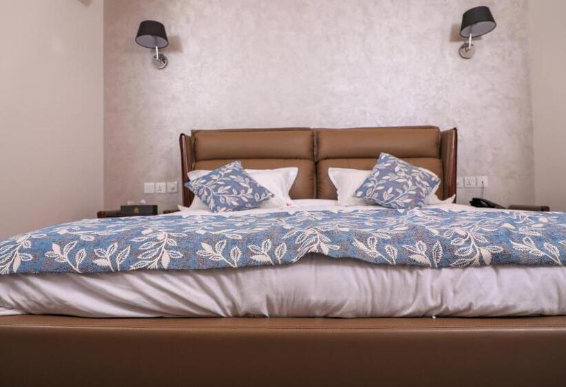 اتاق لوکس با چشمانداز شهر, My Luxury