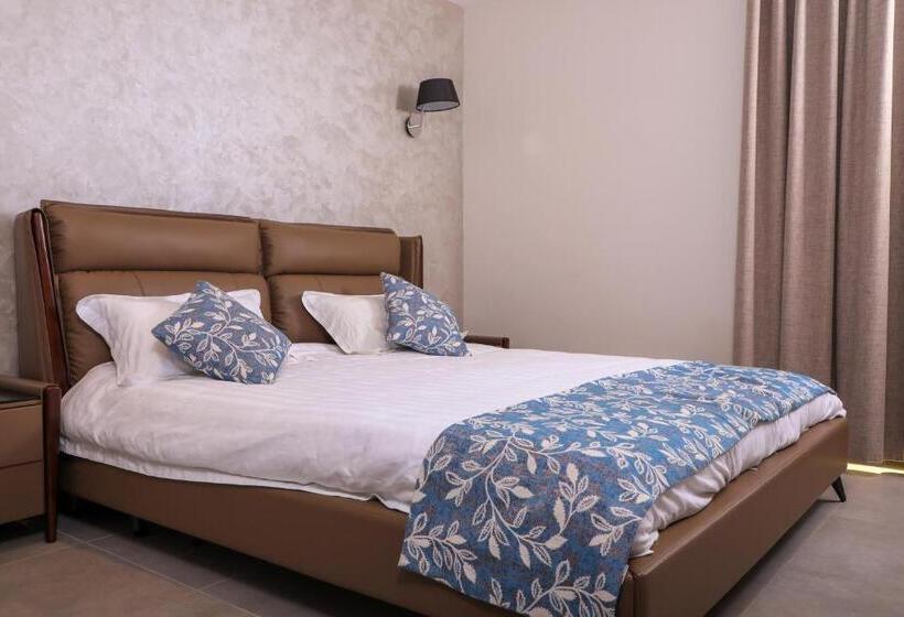 اتاق لوکس با چشمانداز شهر, My Luxury