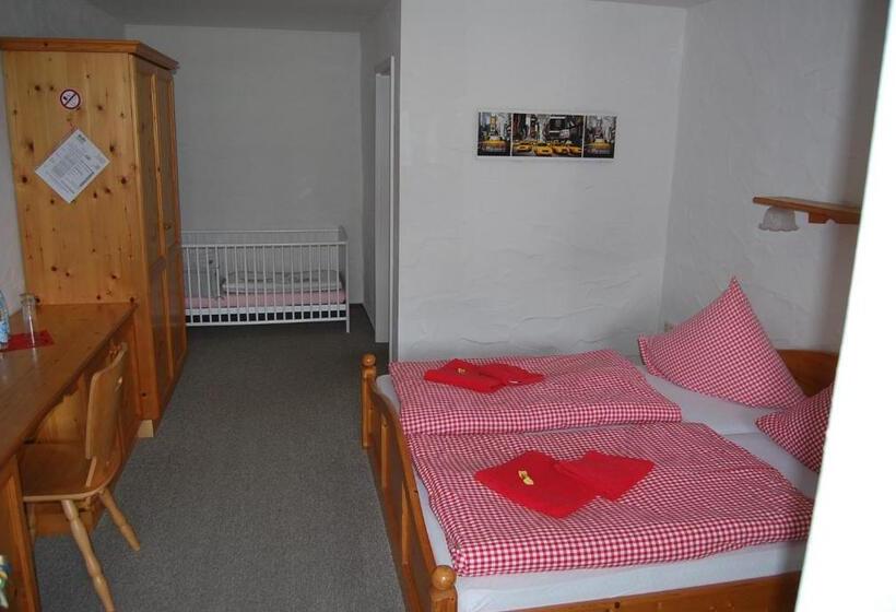 غرفة قياسية مزوَّدة بشُرفة, Paga