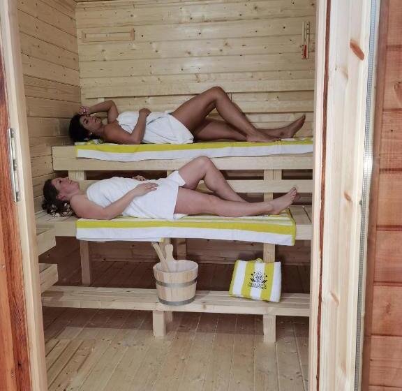 غرفة قياسية مزوَّدة بتراس, Paga