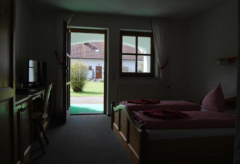 غرفة قياسية مزوَّدة بتراس, Paga