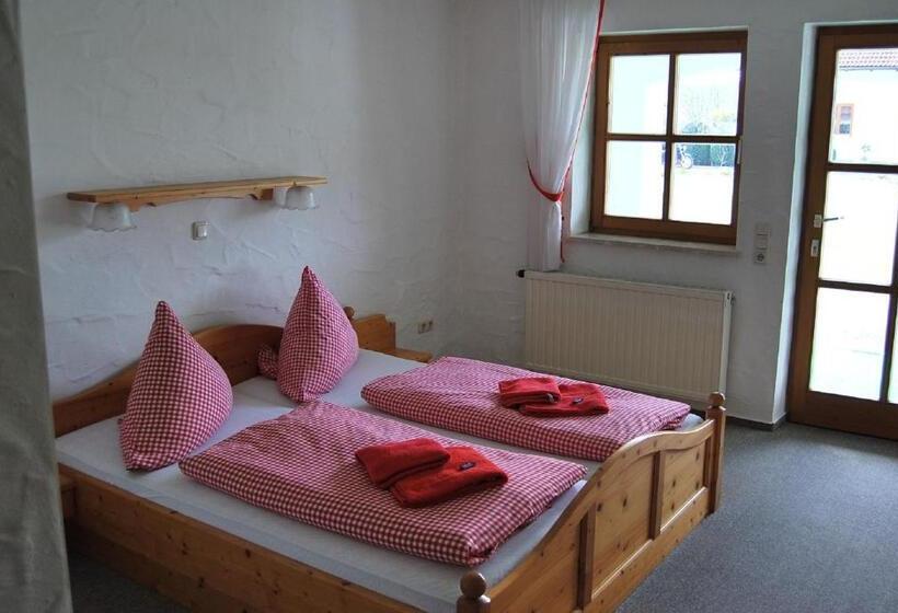 غرفة قياسية مزوَّدة بتراس, Paga