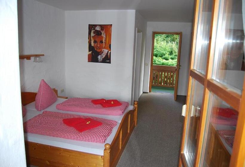 غرفة قياسية مزوَّدة بشُرفة, Paga