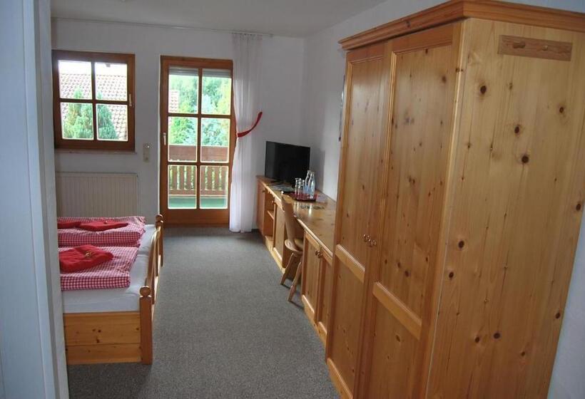 غرفة قياسية مزوَّدة بشُرفة, Paga