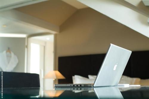 스탠다드 룸, Pol