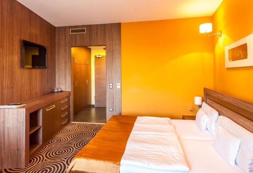 スーペリアールーム, Sandor