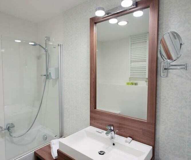 חדר סטנדרט, Sandor