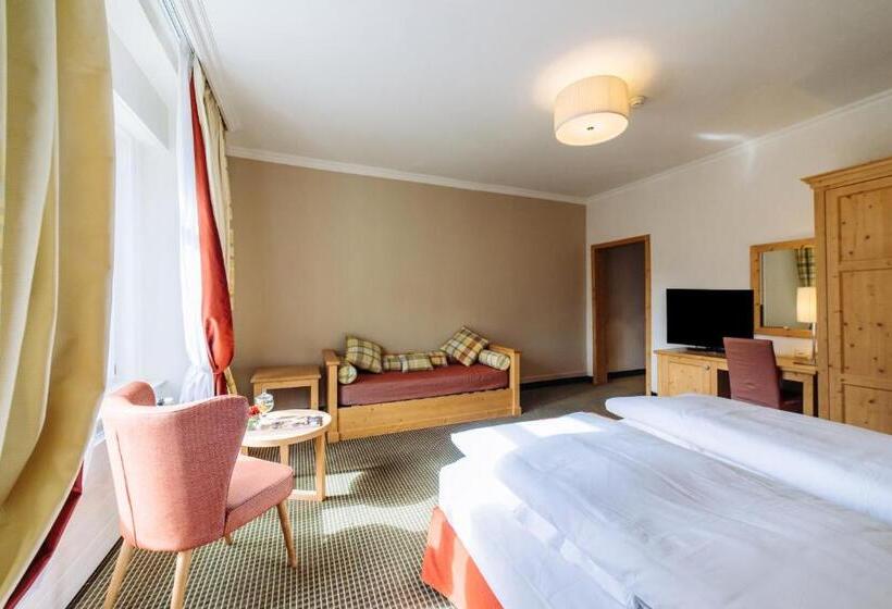 スーペリアトリプルルーム, Schloss Hotel & Spa Pontresina