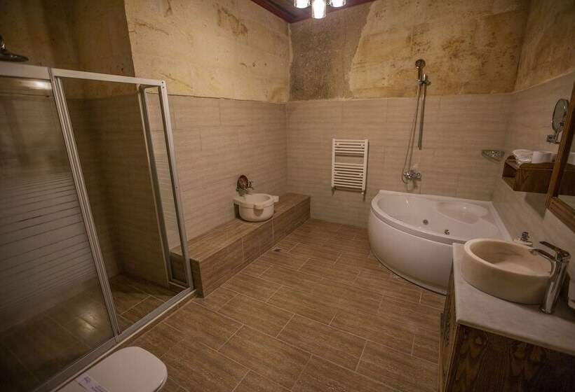 סוויטה דלוקס, Stone House Cave