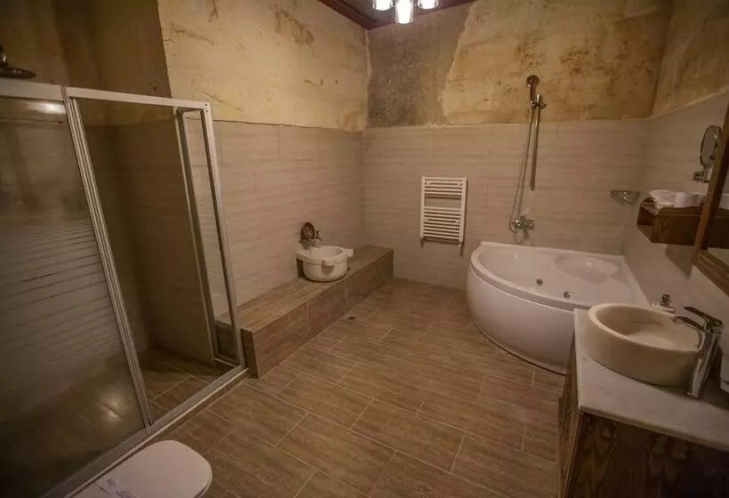 デラックススイート, Stone House Cave