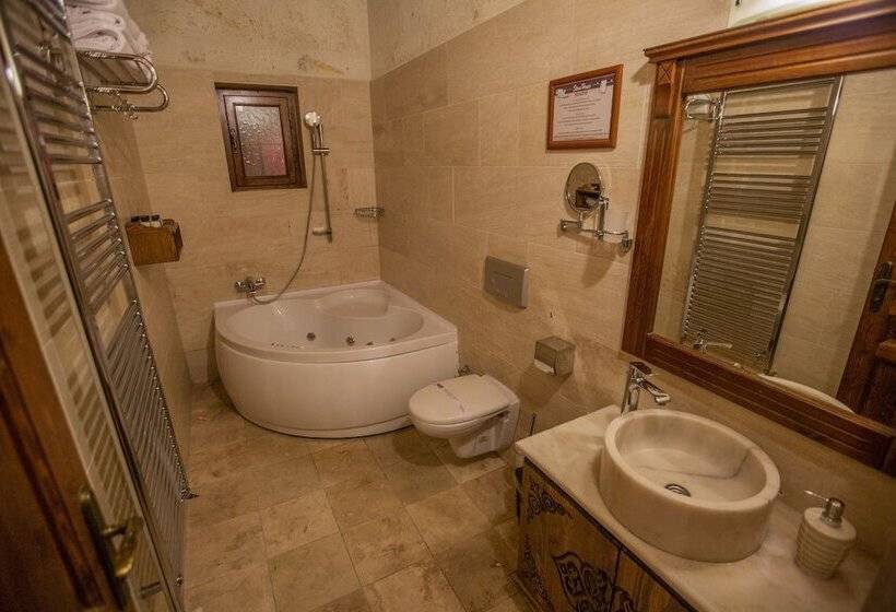 חדר משפחתי, Stone House Cave