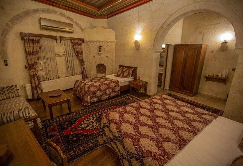 חדר משפחתי, Stone House Cave