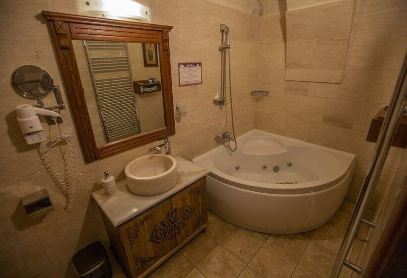 סוויטה דלוקס, Stone House Cave