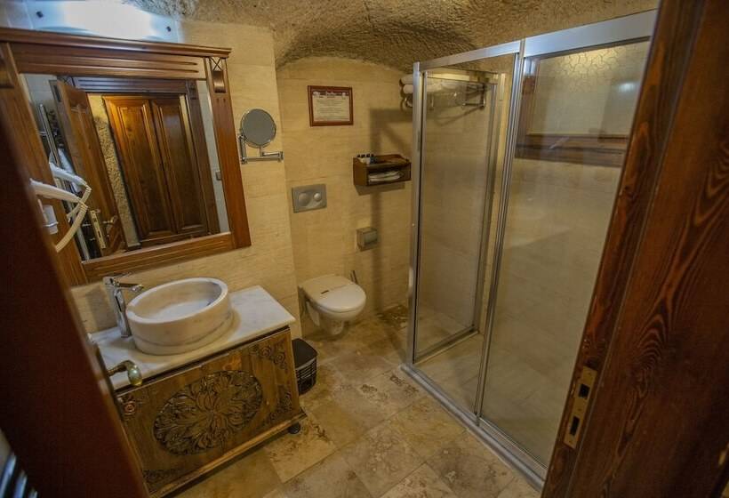 סוויטה, Stone House Cave