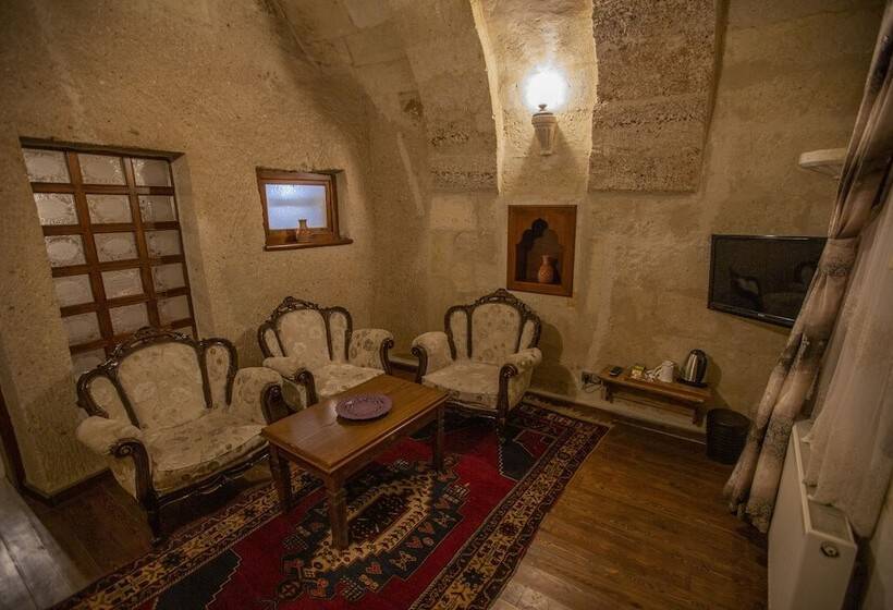 Люкс, Stone House Cave