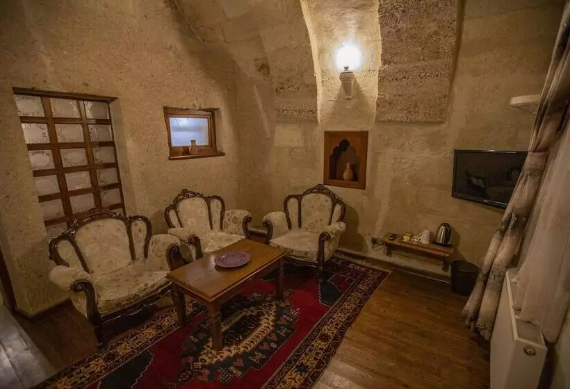 スイート, Stone House Cave