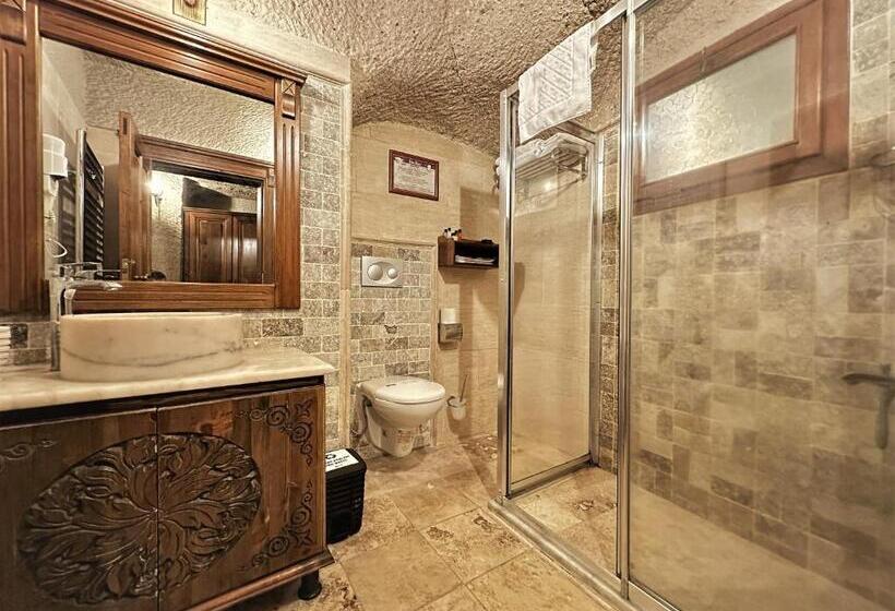 סוויטת ג'וניור, Stone House Cave