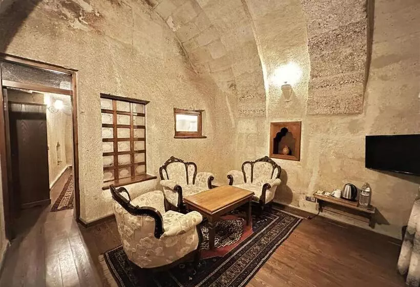 ジュニアスイート, Stone House Cave