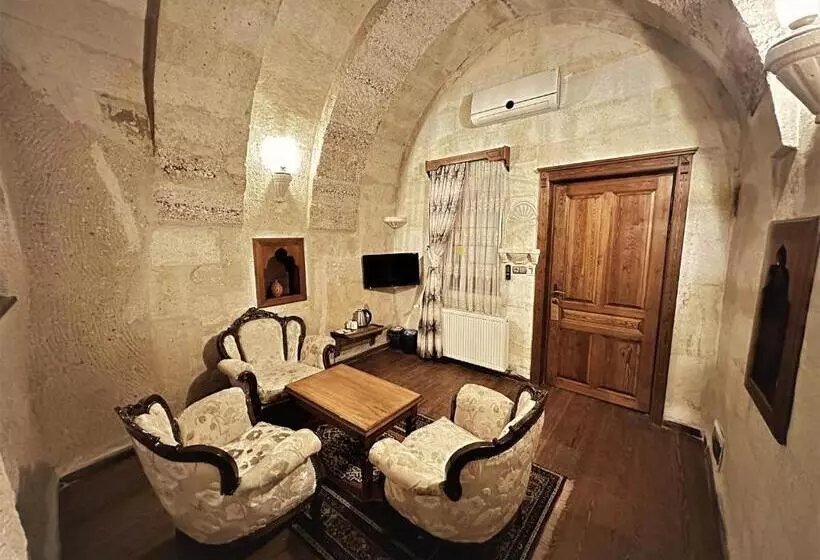 ジュニアスイート, Stone House Cave