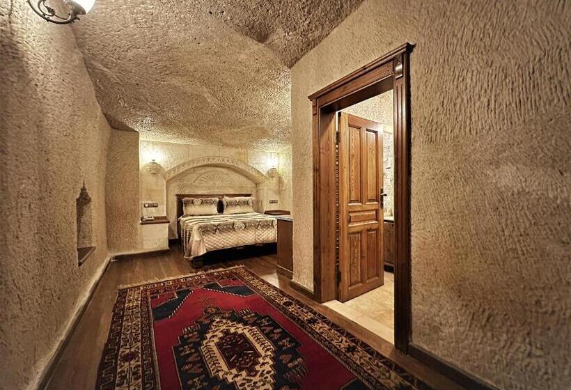 סוויטת ג'וניור, Stone House Cave