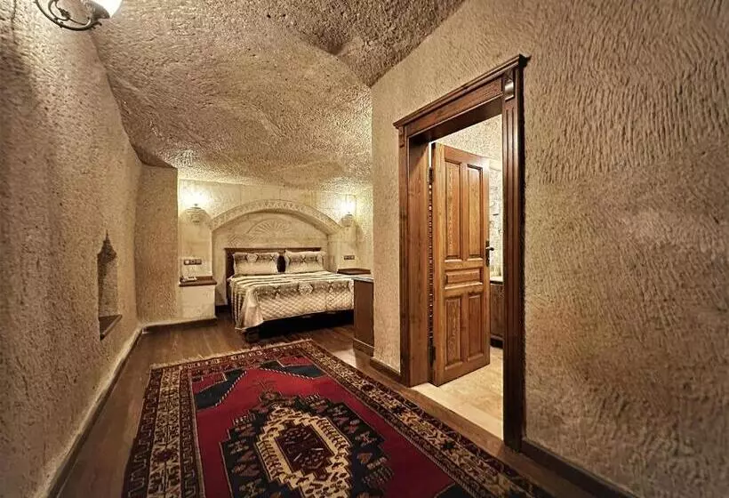 ジュニアスイート, Stone House Cave