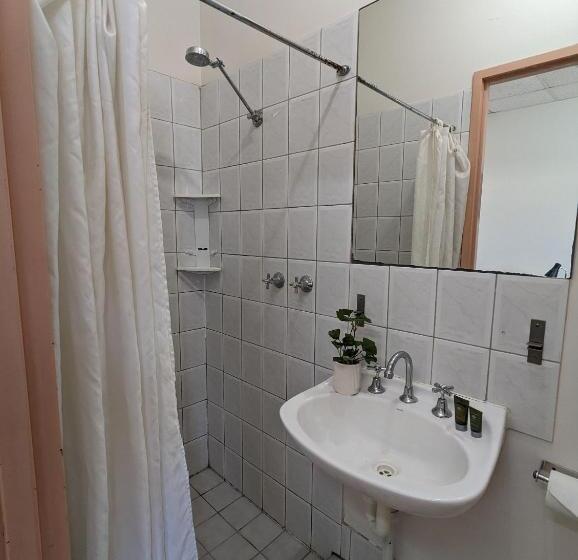 Quarto Economy, Studio 19 Wright Lodge