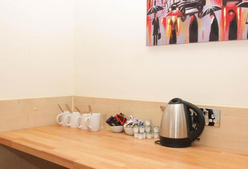 标准间, Tony S House