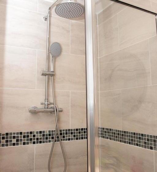 家庭间, Tony S House