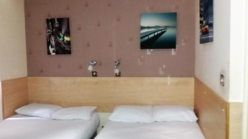 标准间, Tony S House