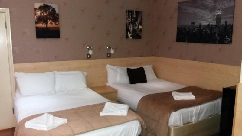 标准间, Tony S House