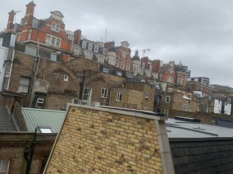 四人标准间, Tony S House