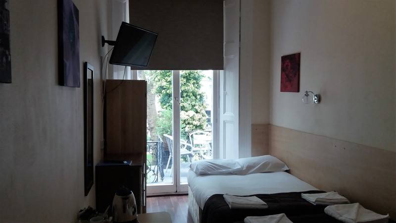 标准间, Tony S House