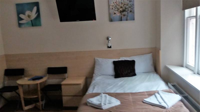 标准间, Tony S House