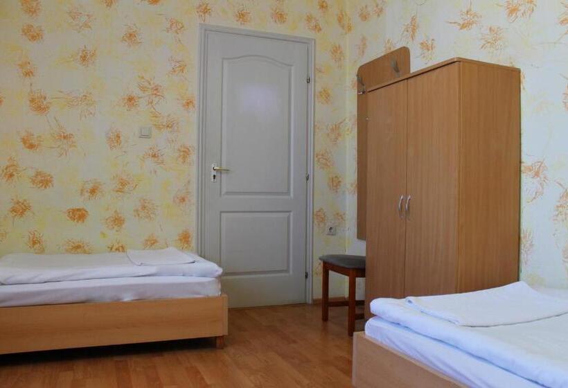 スタンダードトリプルルーム, Motelnet.t