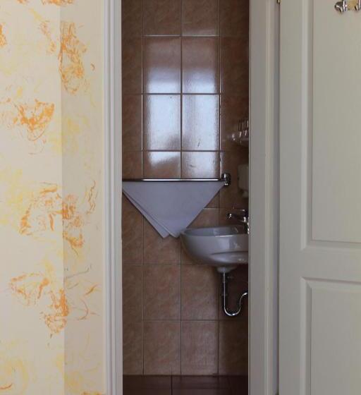 スタンダード4人部屋, Motelnet.t