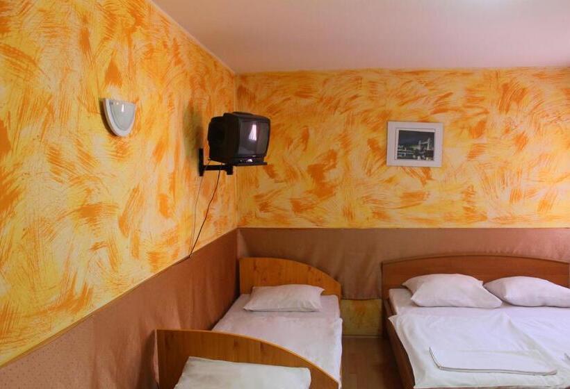 スタンダード4人部屋, Motelnet.t