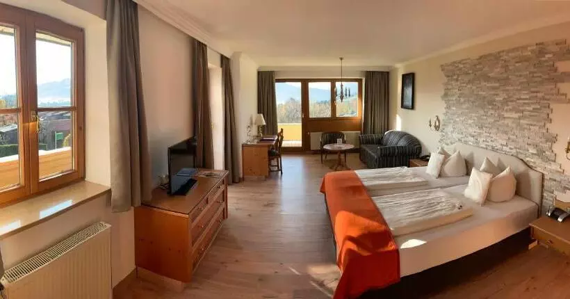バルコニー付スイート, Parkhotel Tannenhof