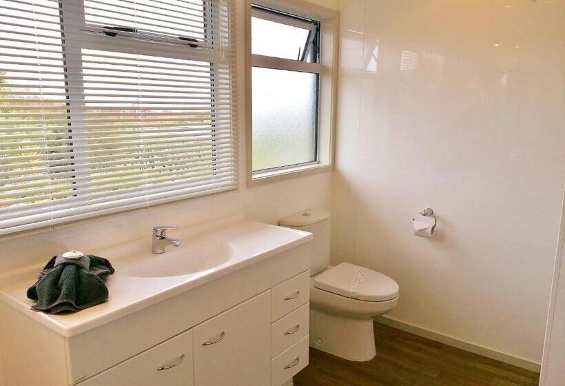 إستوديو قياسى, Taupo Debretts Spa Resort