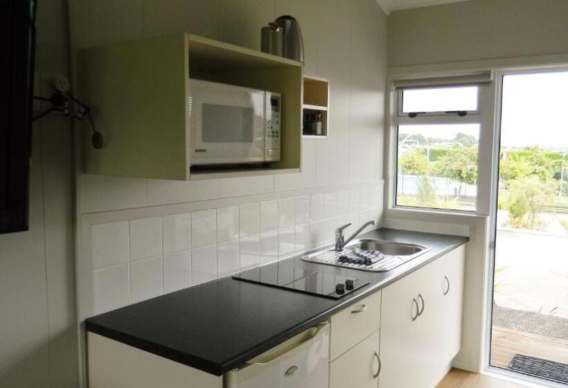 إستوديو قياسى, Taupo Debretts Spa Resort