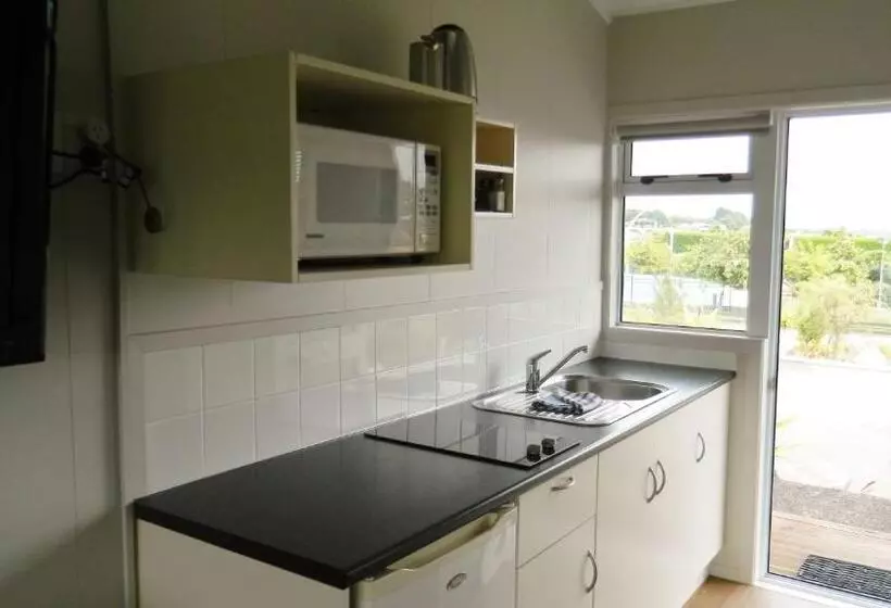 スタンダードスタジオ, Taupo Debretts Spa Resort