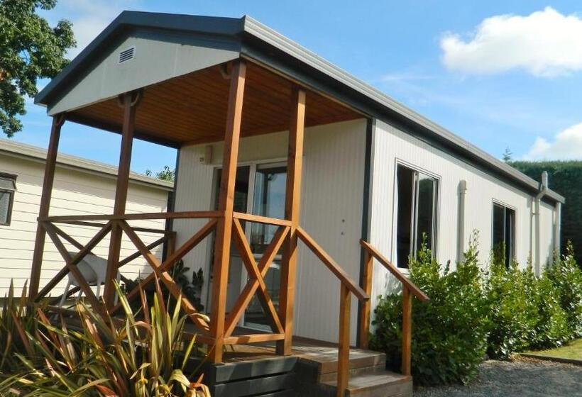 بنجلو قياسى, Taupo Debretts Spa Resort