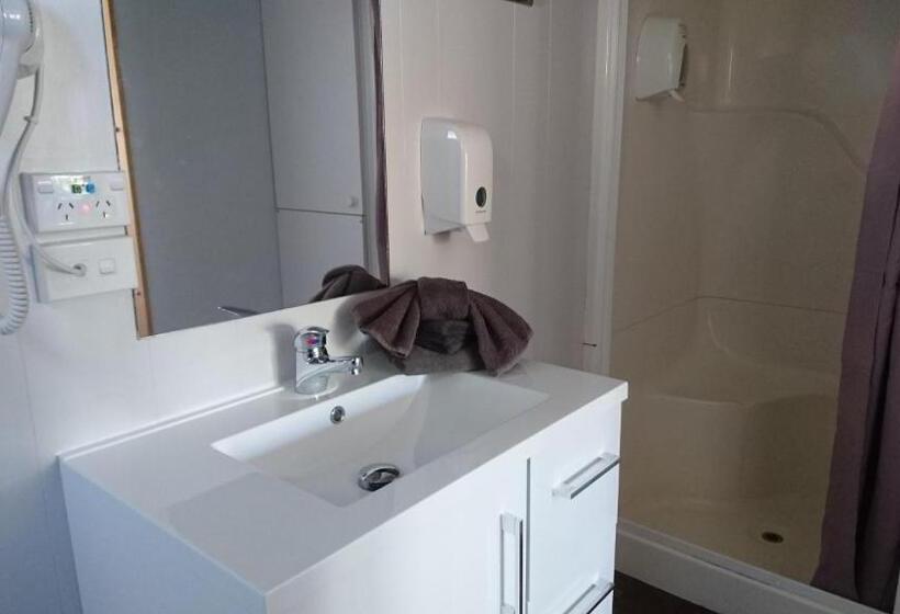 بنجلو قياسى, Taupo Debretts Spa Resort