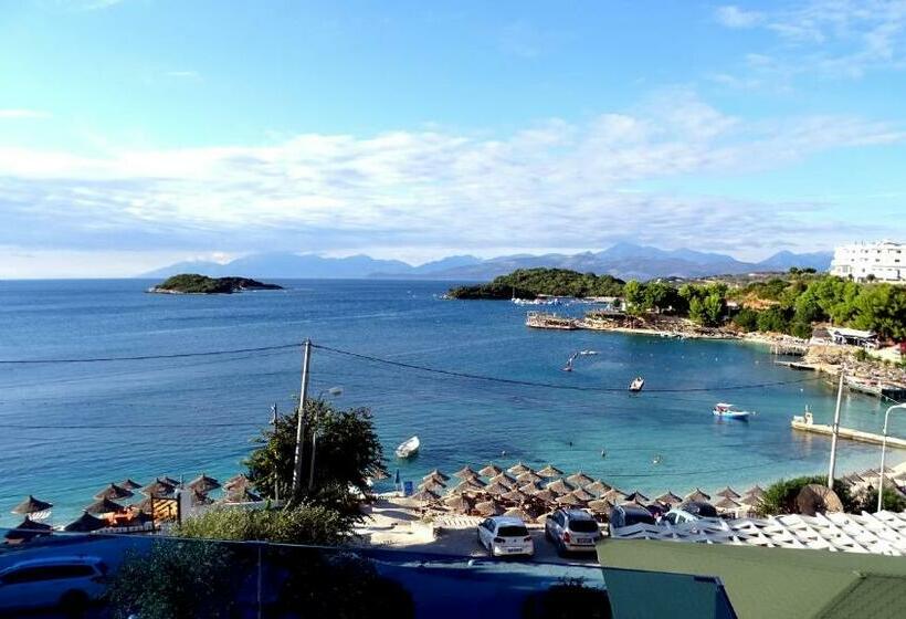 Семейный Номер Вид на Море, De Luna