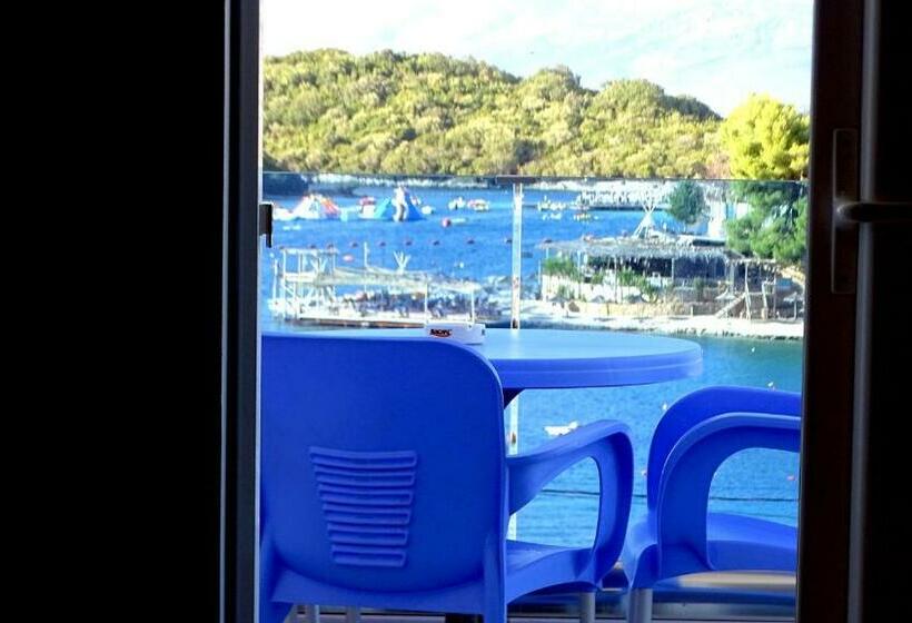 Семейный Номер Вид на Море, De Luna