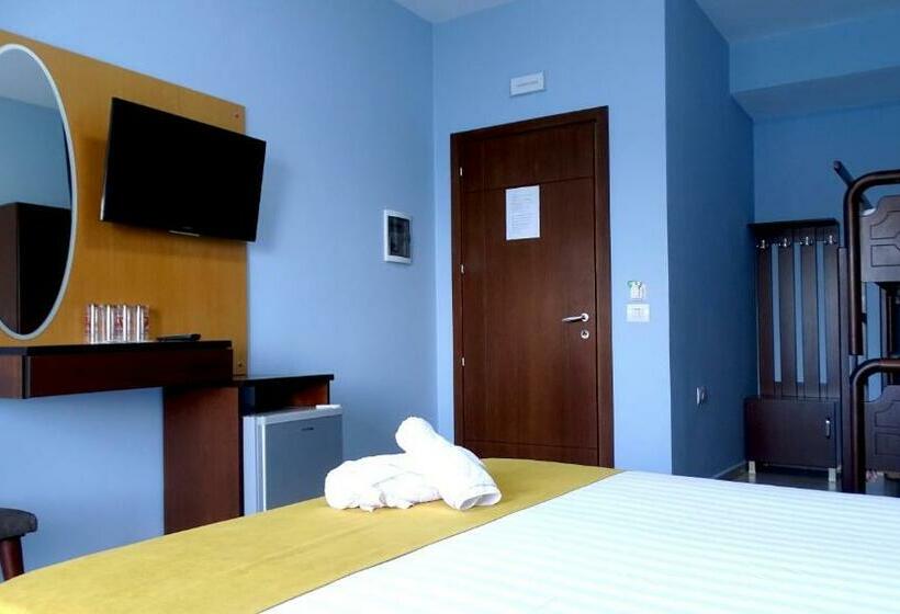 Семейный Номер Вид на Море, De Luna