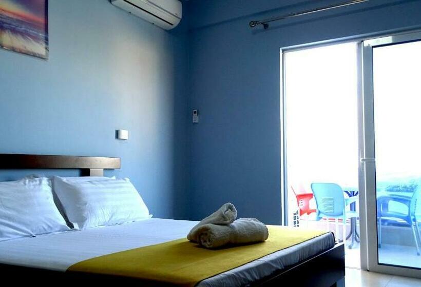 Семейный Номер Вид на Море, De Luna