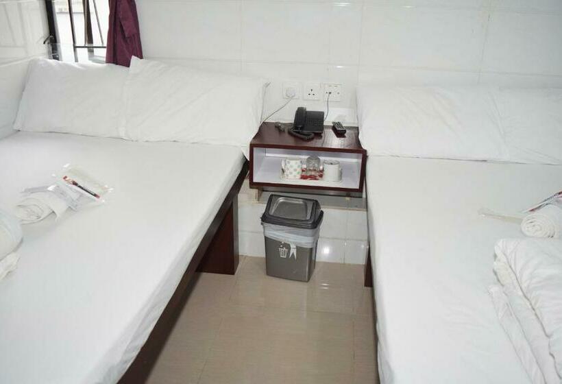 اتاق استاندارد سه نفره, Pay Less Guesthouse